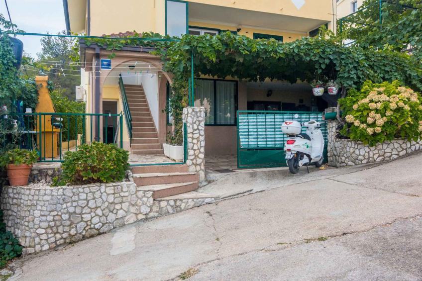 Holiday apartment with air conditioning, terrace and sea view in Slatine - BF-3VNF8 - foto 10