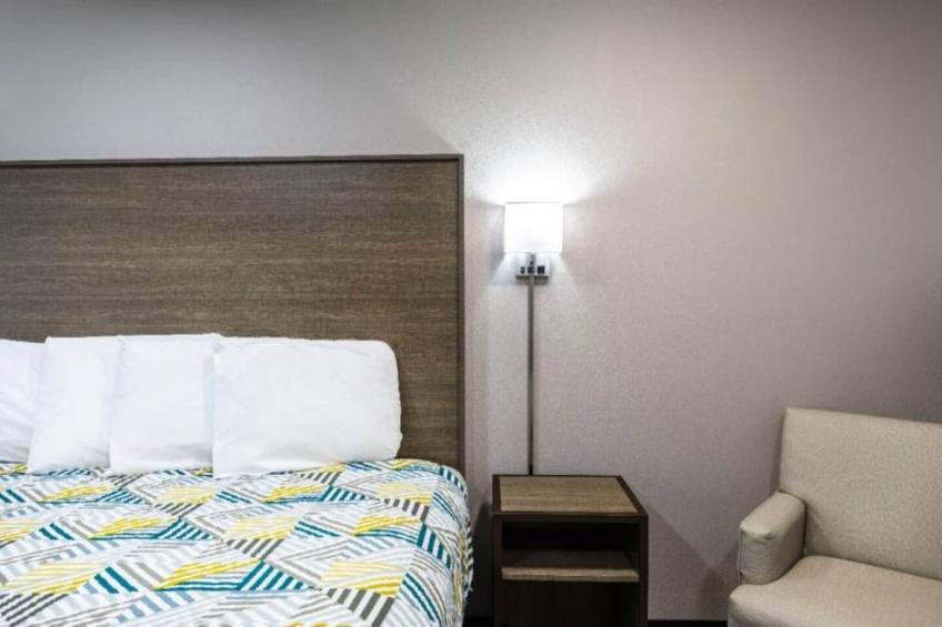 1 King Bed  Smoking Kitchen - foto 3