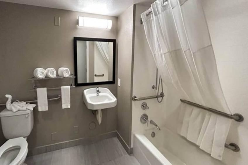 2 Queen Beds  Mobil Access Tub Nsmk Micfridg - foto 10