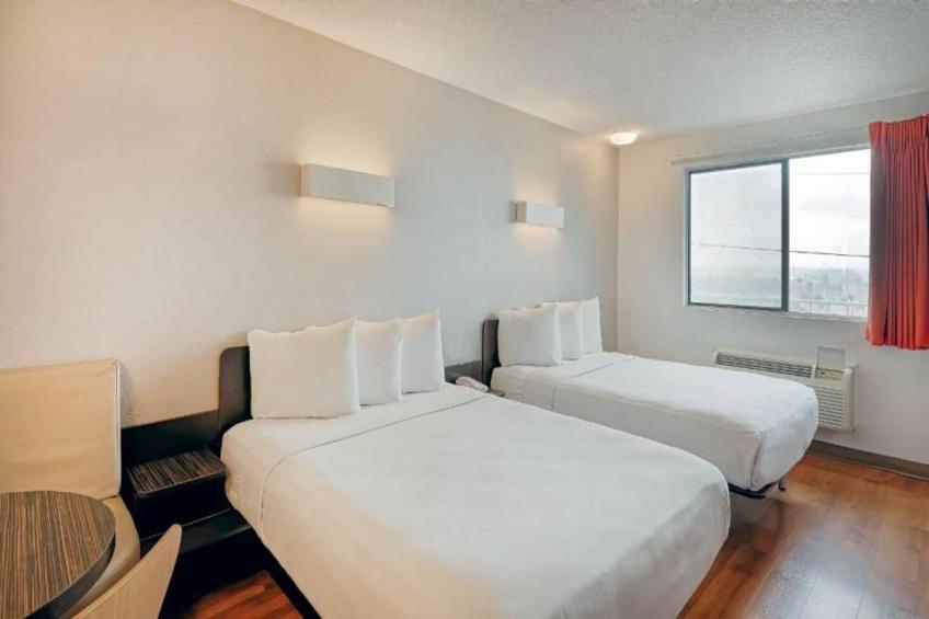 2 Queen Beds  Premium Mini Fridge - foto 5