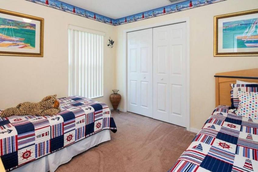 Sonniger Privatpool mit freistehendem Whirlpool und Filmraum - foto 23