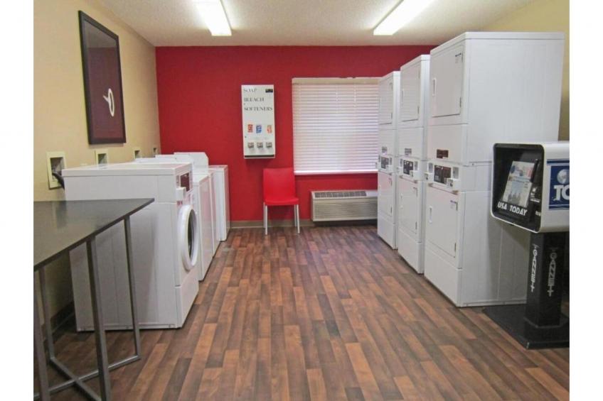 1 Queen Bed  Non-Smoking Kitchen - foto 27