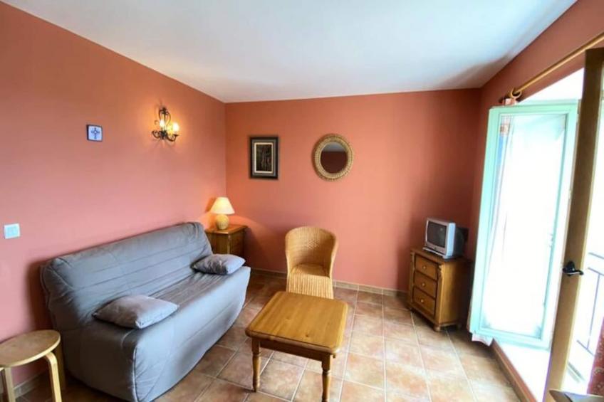 04b4 : Beau Studio Dans Un Mas Provençal - Piscine - foto 2