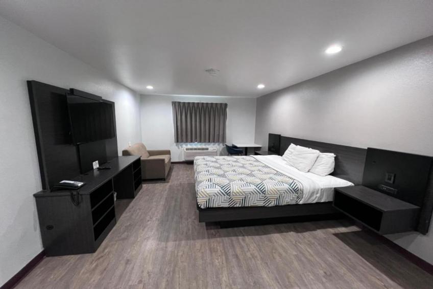 1 King Bed  Mobil Access Tub Nsmk Micfridg - foto 13