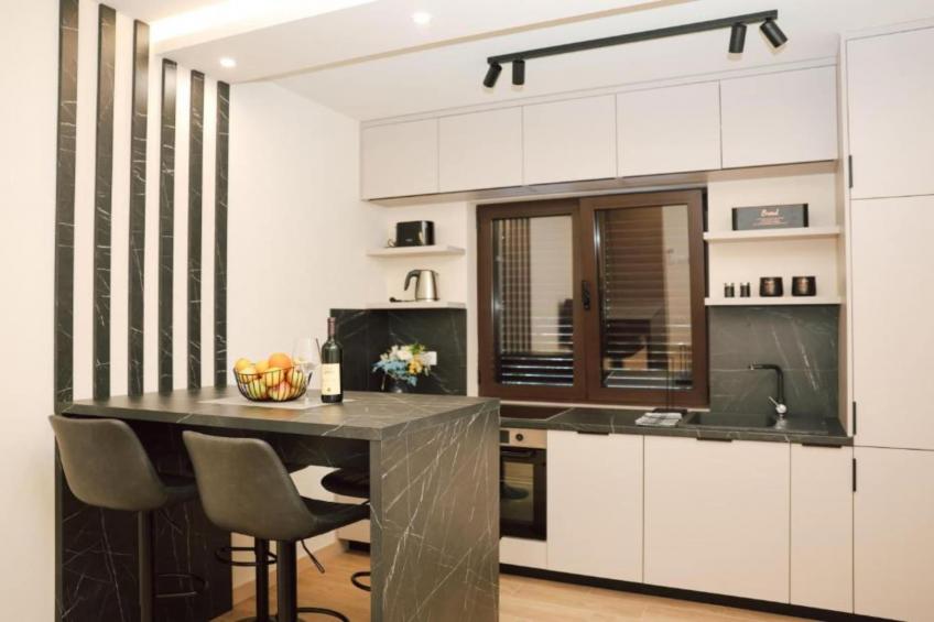 Stylish Apartment with Modern Elegance in Herceg Novi Area - Deluxe One Bedroom Apartment with Balcony - foto 4