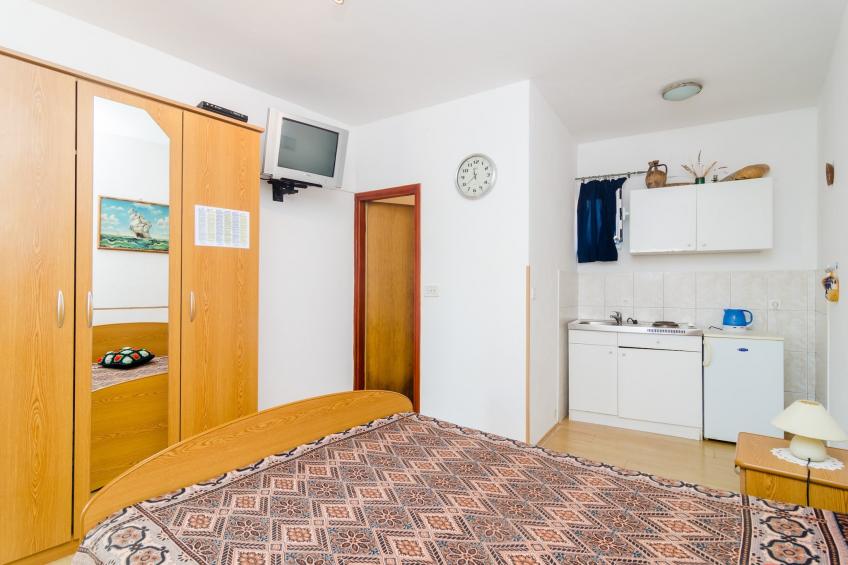 Apartments Rašica Molunat- Standard Studio Apartment with Patio and Side Sea View (Apt 14) - foto 5