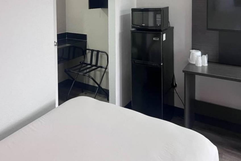 1 Full Bed  ADA/Tub/Micfridge - foto 18