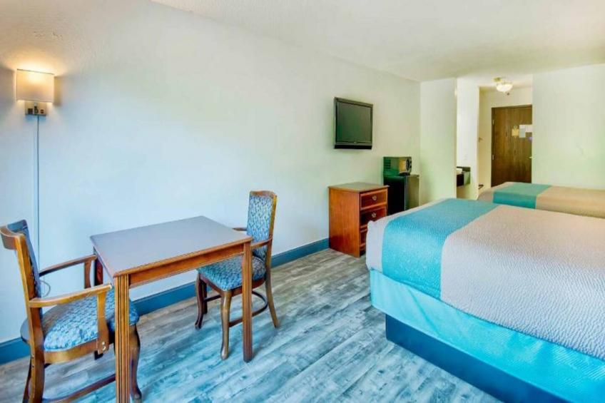 1 King Bed  Non-Smoking Micfridge - foto 16