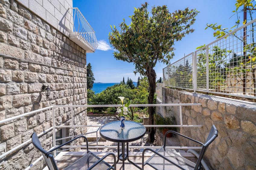 Guest House Villa Nina- Two Bedroom Apartment with Terrace and Sea View (Apt67)