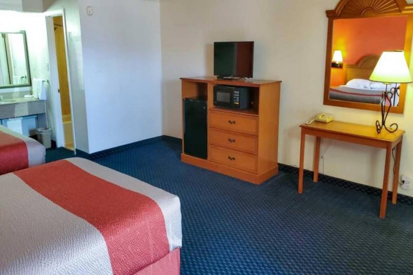 2 Queen Beds  Non-Smoking Micfridge - foto 11