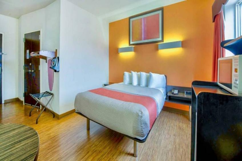 1 QUEEN BED  MOBILITY ACCESSIBLE TUB NSMK - foto 7
