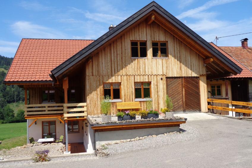 am Waldrand, ideal für Bergsport