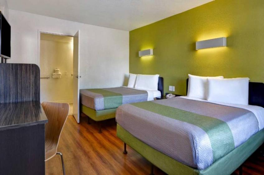 2 Queen Beds  Micfridge - foto 16