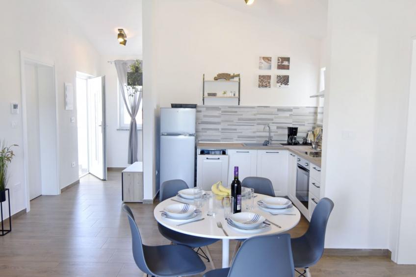 Apartment 2 in einer neuen Villa mit Pool in ruhiger Lage - foto 19