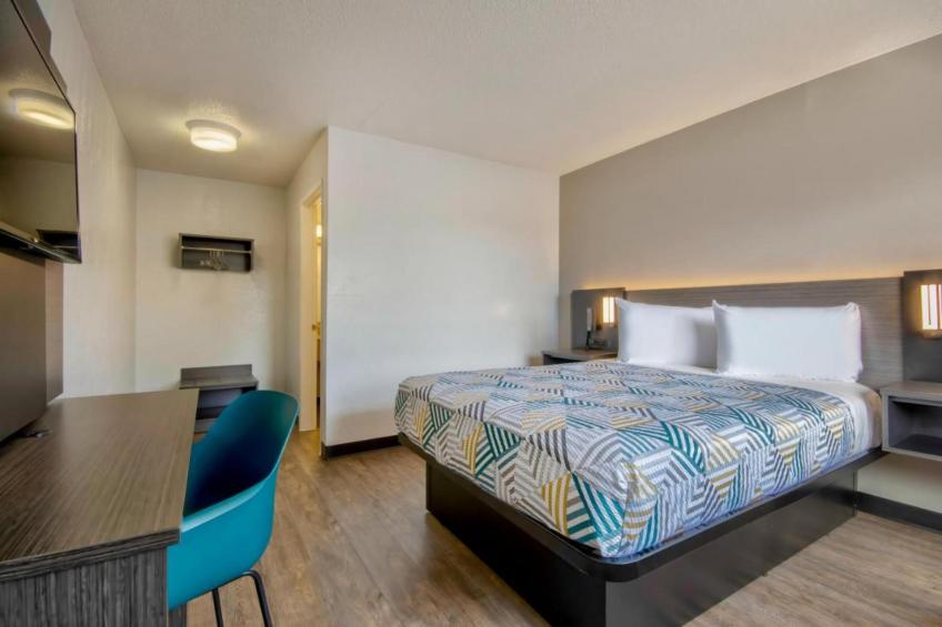 1 King Bed  Non-Smoking - foto 9
