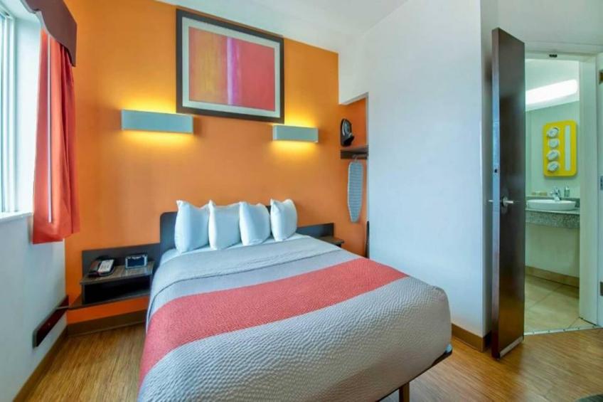1 QUEEN BED  NON-SMOKING - foto 12