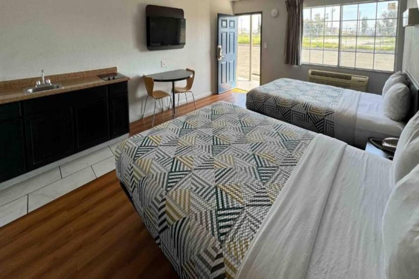 2 Queen Beds  Non-Smoking Micfridge - foto 3