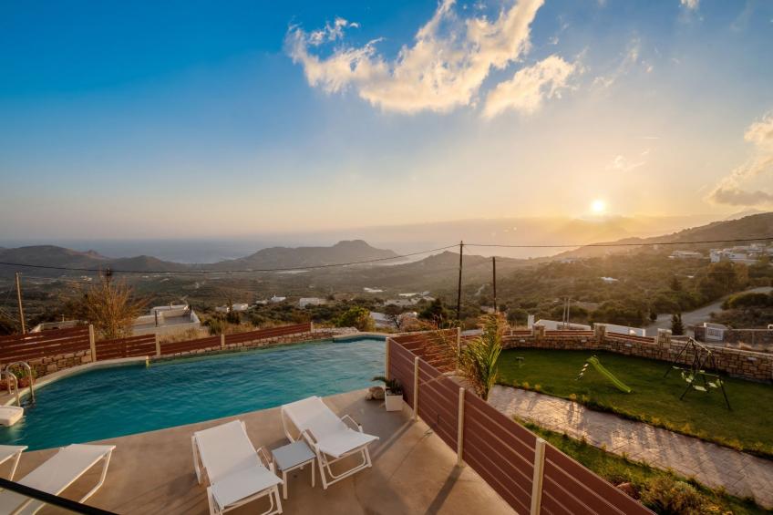 Villa Privater Pool Jacuzzi BBQ Kinderbereich