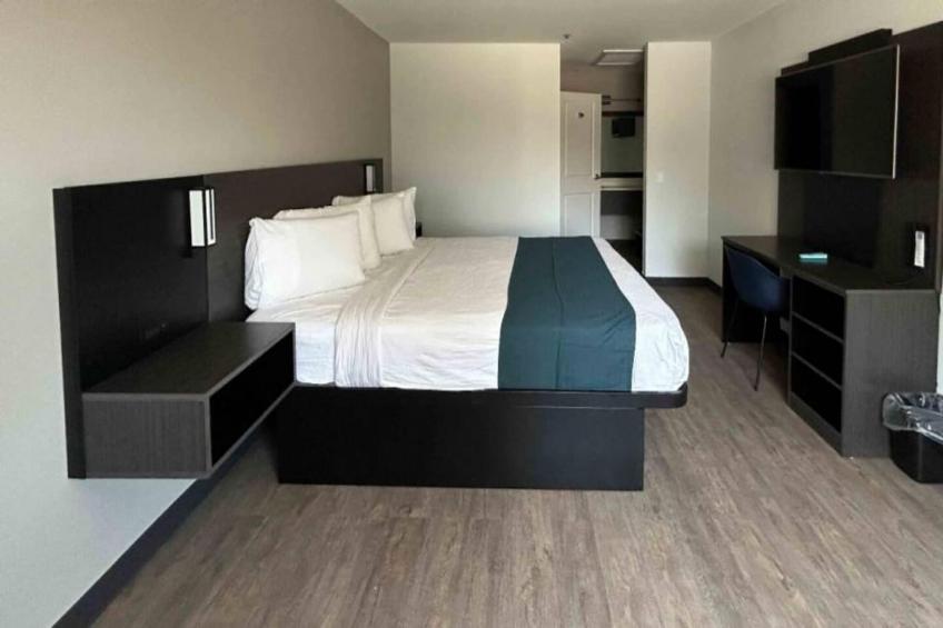 1 King Bed  Non-Smoking - foto 4