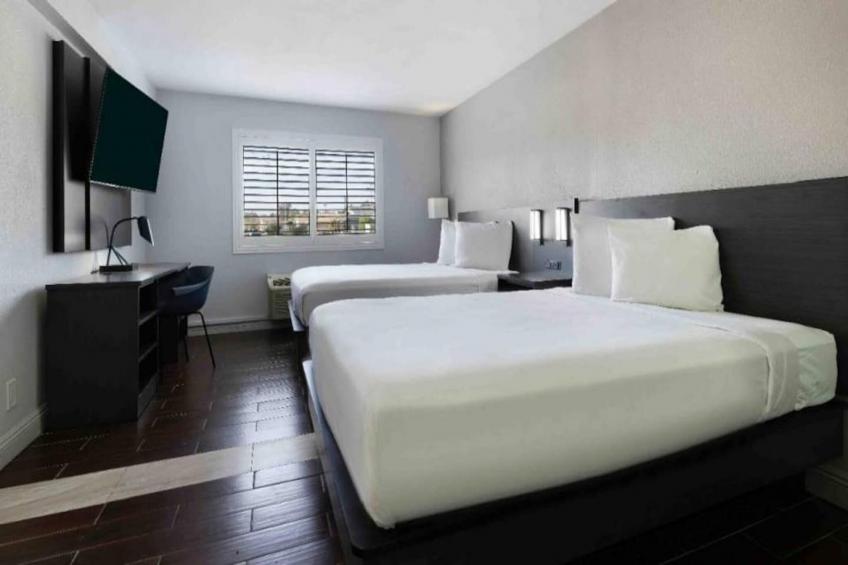 2 Queen Beds  Non-Smoking Kitchen - foto 10