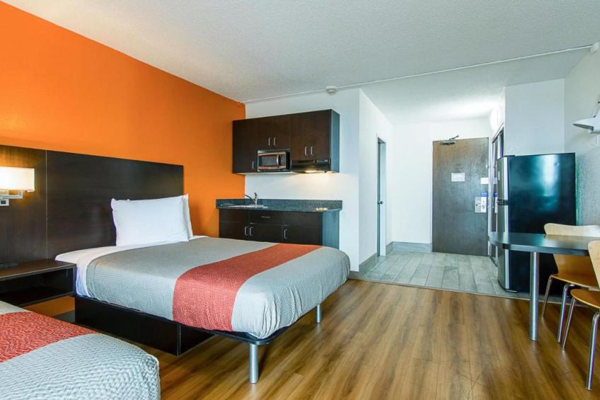 2 Queen Beds  Non-Smoking - foto 9