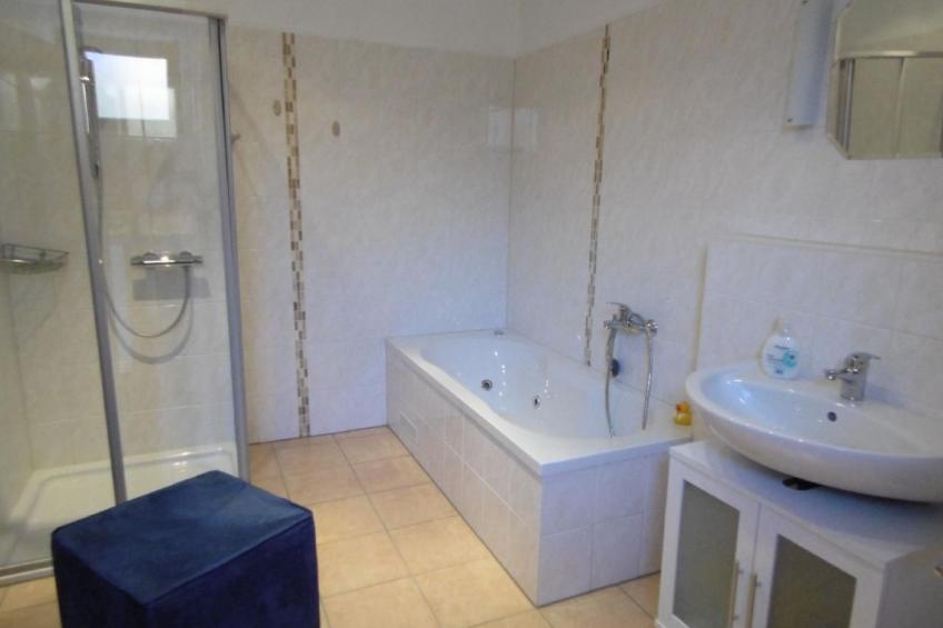 in Waldbreitbach mit Whirlpool - foto 9