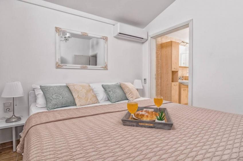 Hidden Gem Holiday Home with Pool in Kastel Stafilic - Two Bedroom Holiday Home with Pool - foto 11