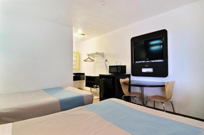 2 Full Beds  Smoking Micfridge - foto 21