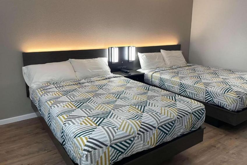 2 Full Beds  Smoking Kitchen - foto 8