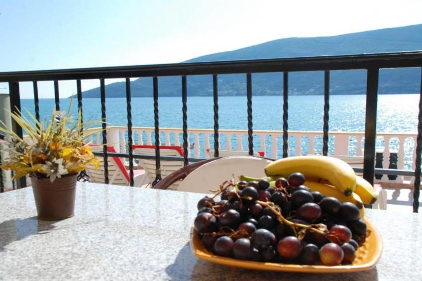 Stunning Beachfront Stay in Herceg Novi -  One Bedroom Apartment B - foto 12