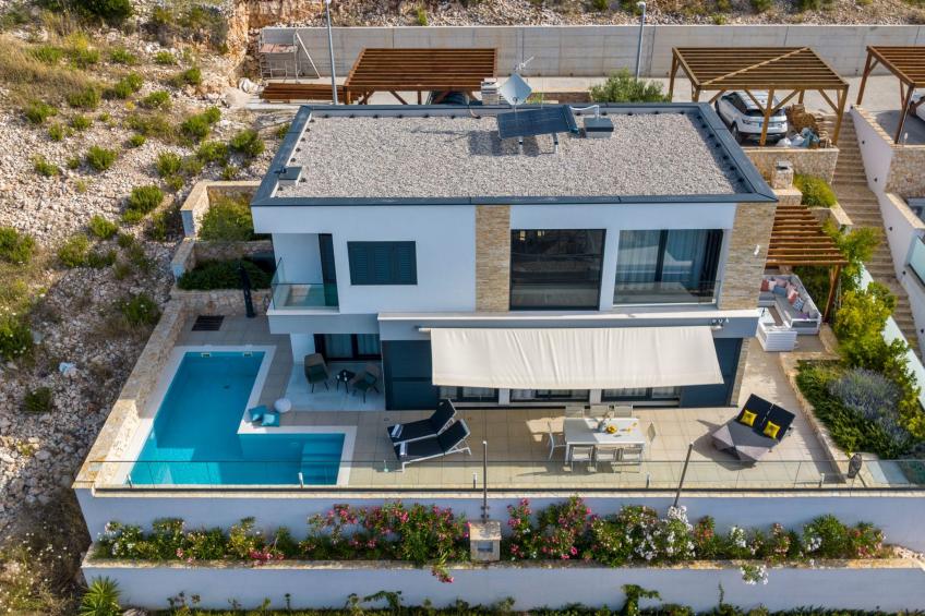 Gemütliches Ferienhaus in Vinišće mit Privatem Pool und Meerblick