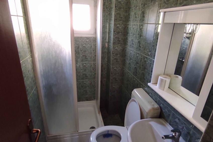 Vakantiewoning met een 30 m² groot terras met uitzicht op de tuin - BF-JRW8 - foto 11