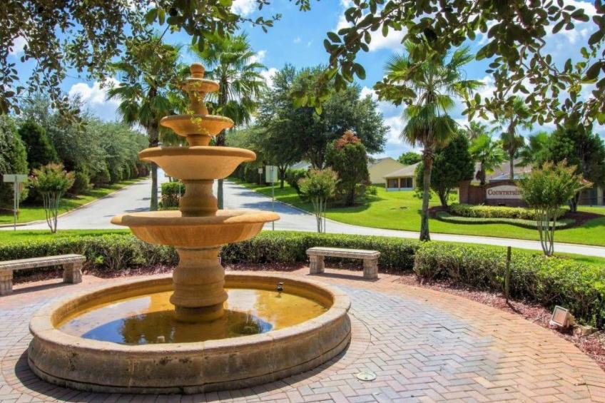 Sonniger Privatpool mit freistehendem Whirlpool und Filmraum - foto 33