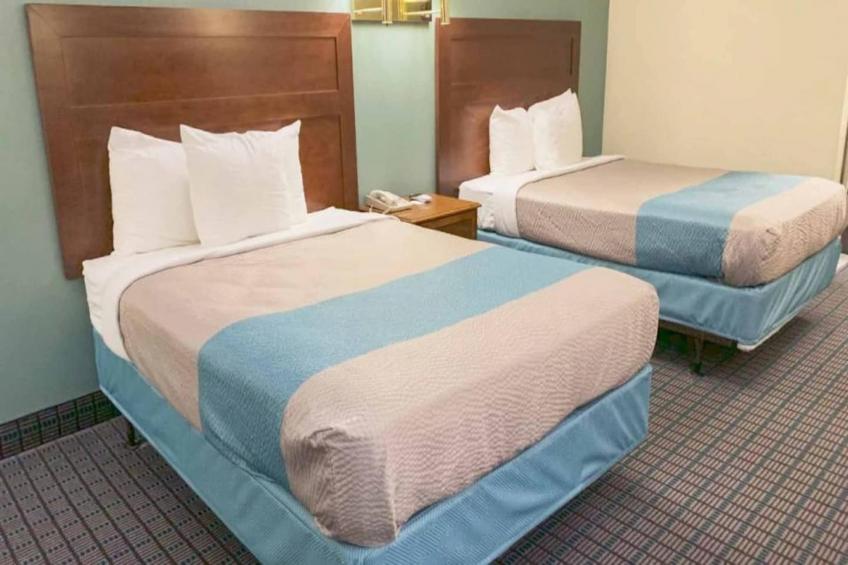 2 Full Beds  Mobility Accessible Tub Nsmk - foto 8