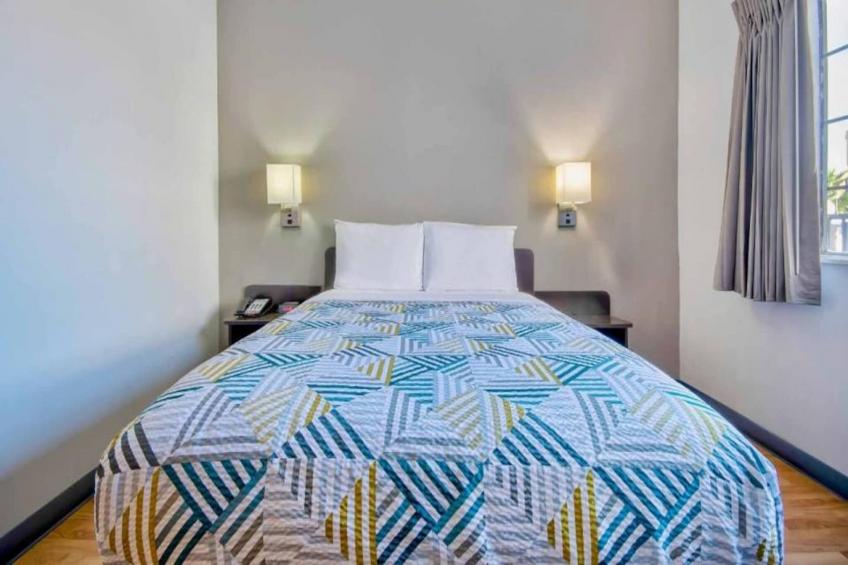 1 Queen Bed  Non-Smoking - foto 10