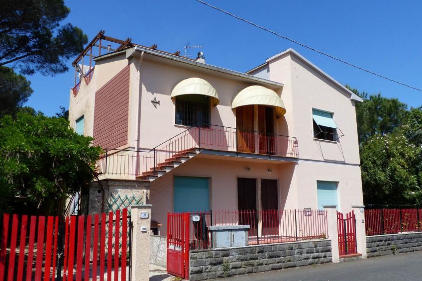 Große Wohnung in Mazzanta mit Schöner Terrasse