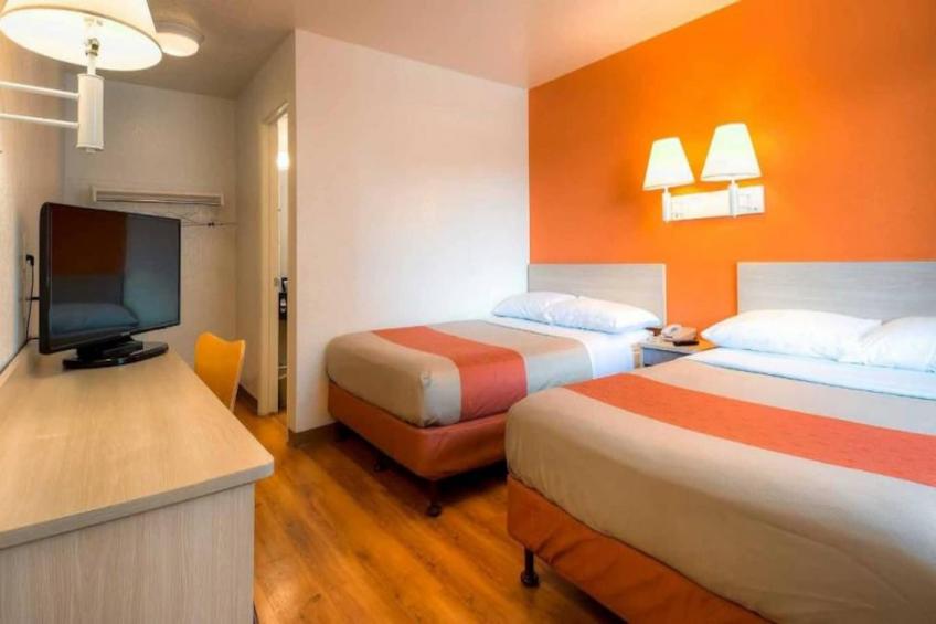 2 Full Beds  Mini Fridge - foto 5