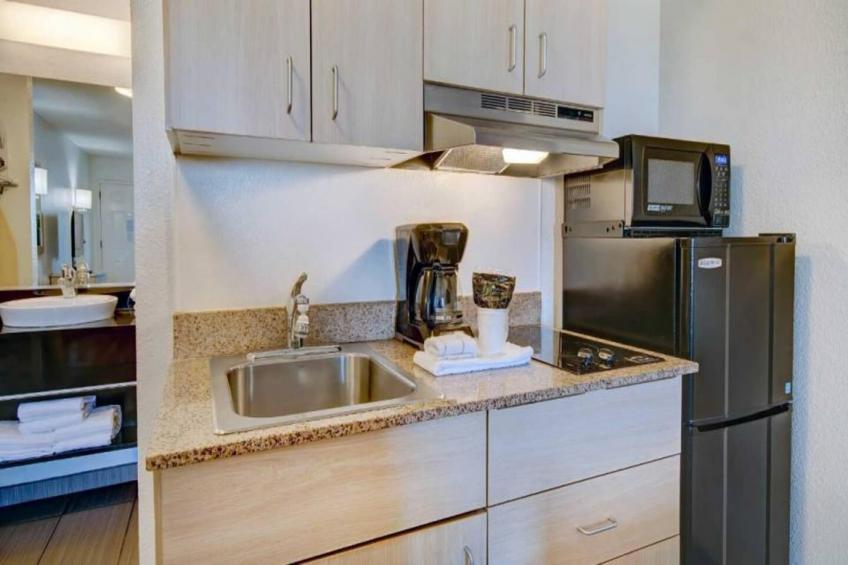 1 FULL BED  MOBILITY ACCESSIBLE TUB NON-SMOKING KITCHEN - foto 5