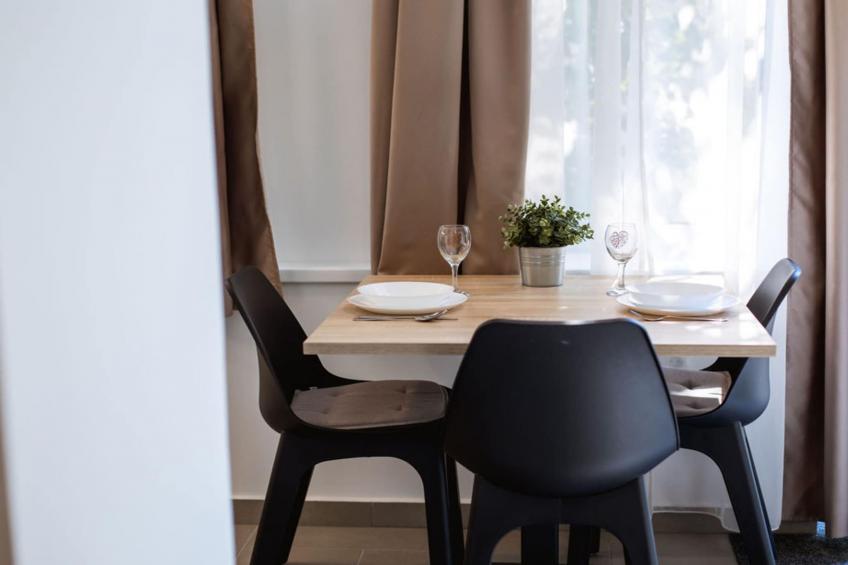 Stylish Apartments with Osijek Near Top Attractions - Standard Studio Apartment  - Maks 3 - foto 13