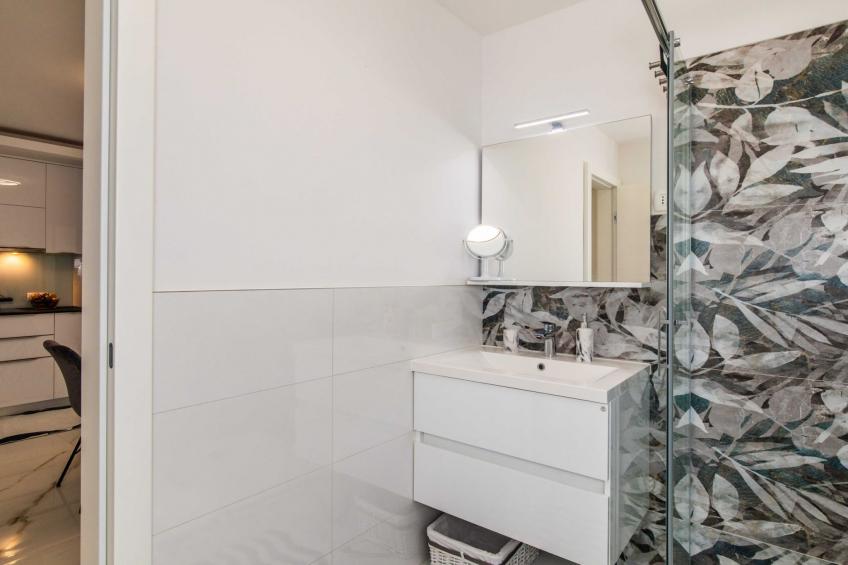 Modern Apartment with Terrace and Private Parking Krk - Two Bedroom Apartment - foto 7