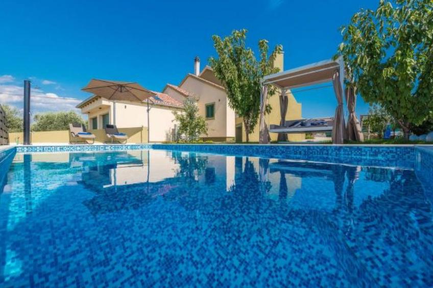 Great Villa Field Hills with sauna and jacuzzi