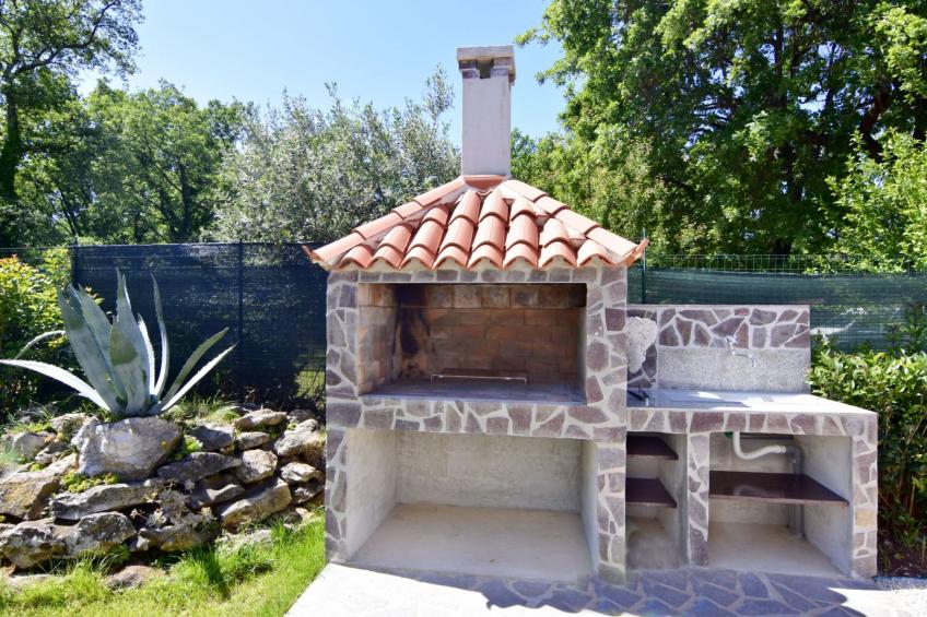 Apartment 2 in einer neuen Villa mit Pool in ruhiger Lage - foto 29