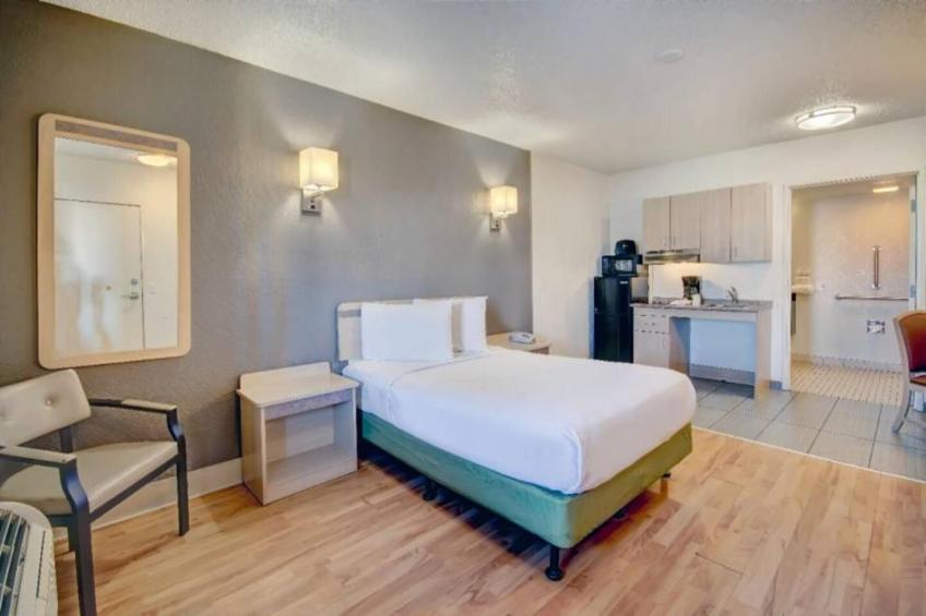 1 QUEEN BED  KITCHEN NON-SMOKING - foto 11