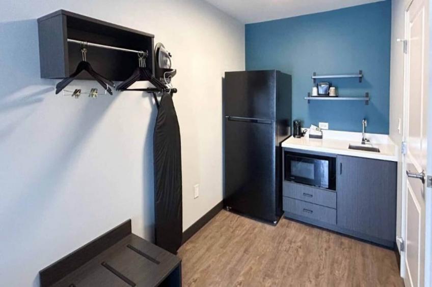 1 King Bed  Non-Smoking Kitchen - foto 2