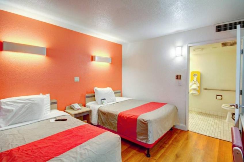 2 Full Beds  Smoking - foto 16