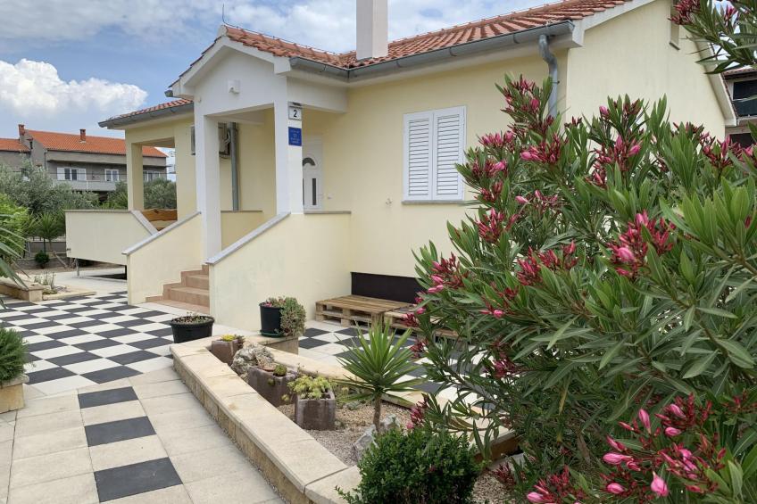 Modernes Ferienhaus in Dobropoljana mit Terrasse, Garten und Grill - foto 47