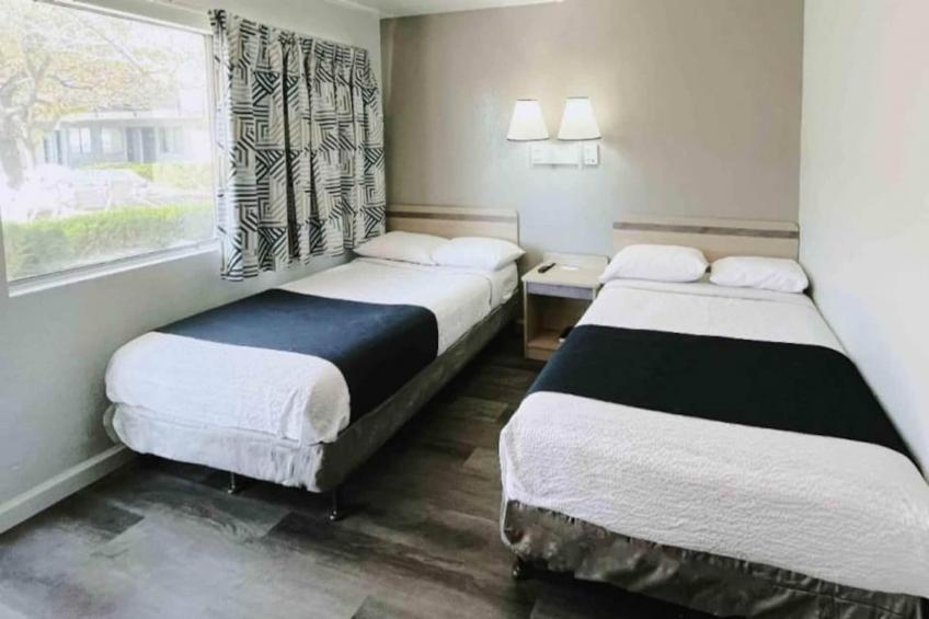 2 Full Beds  Non-Smoking
