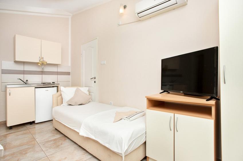 Perfect Budva Stay Near the Sea & Aqua Park - Comfort Triple Studio 1\/1 1 - foto 15