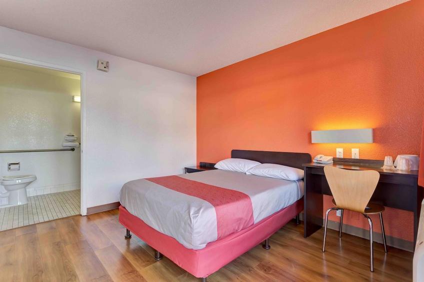 1 Queen Bed  Non-Smoking - foto 11