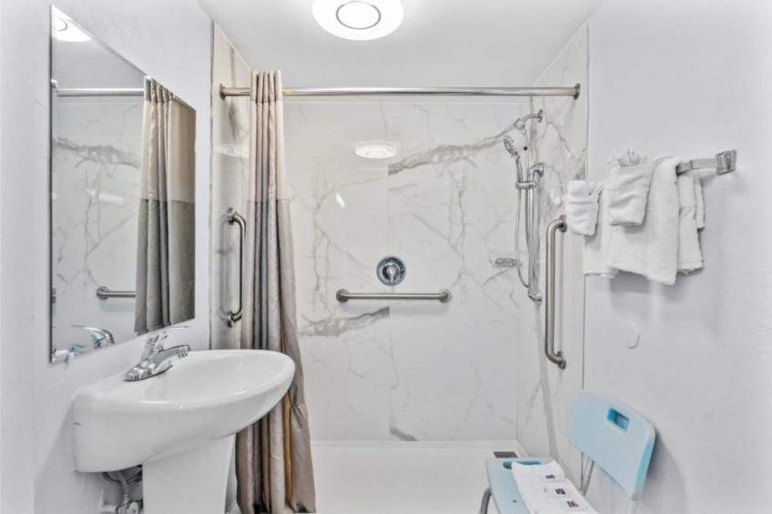 2 Queen Beds  Non-Smoking Kitchen - foto 8